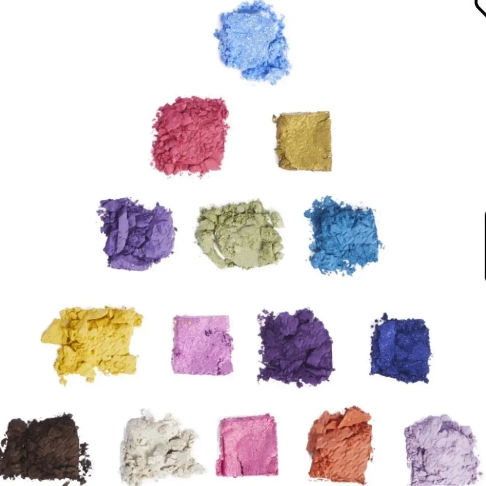 New Makeup Revolution Emily In Paris City Of Love Palette Eye Shadow Palette